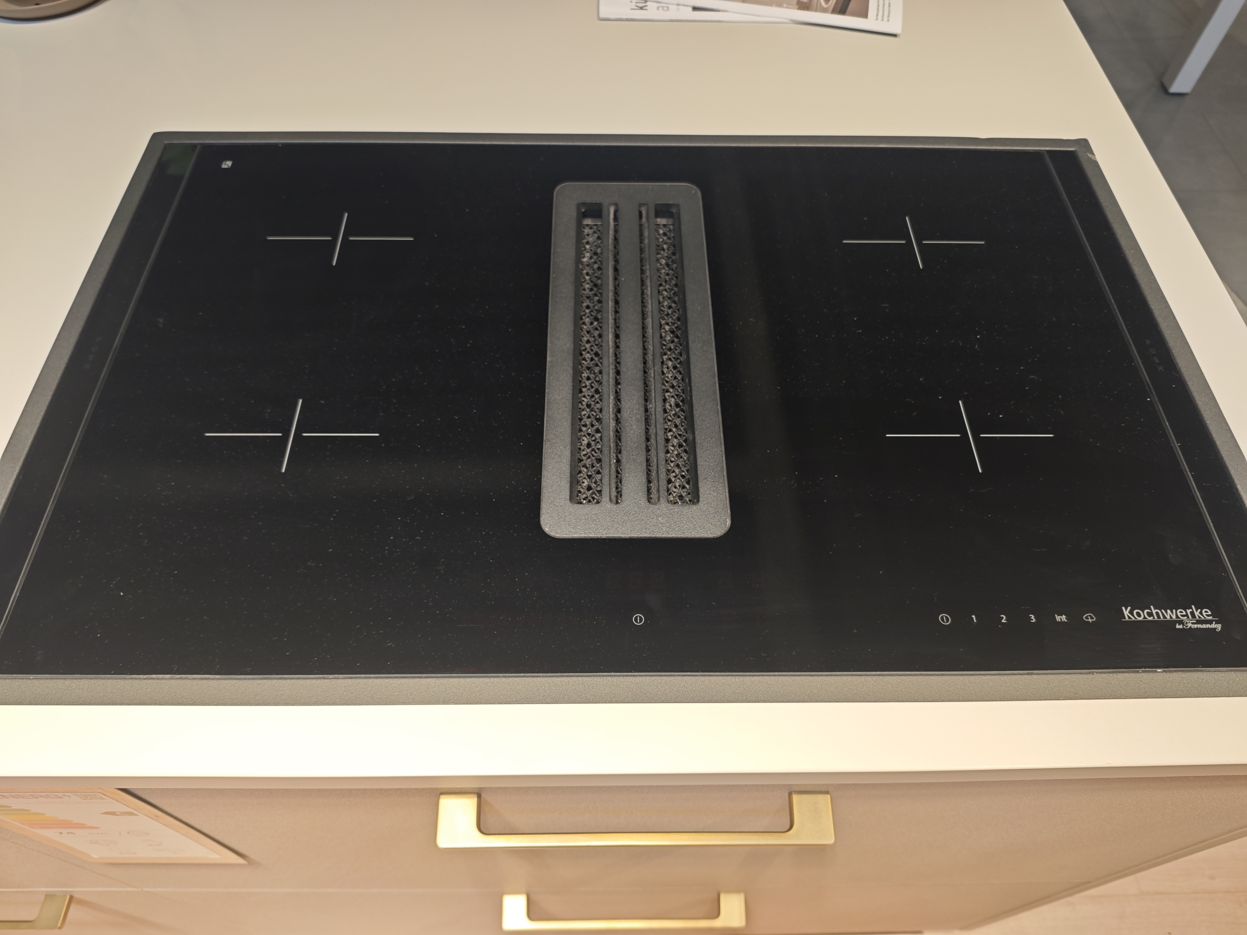 Musterküche AV 2010 Zement-hell Melaminharzbeschichtung